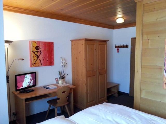 Sonnegg Hotel Zweisimmen Quarto foto