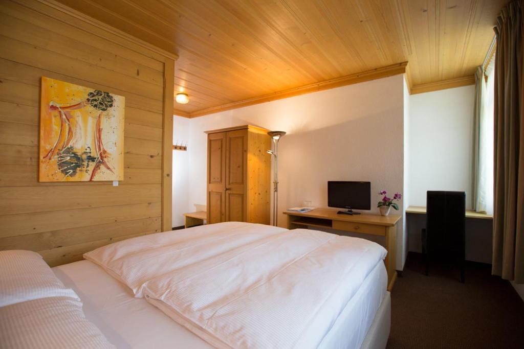 Sonnegg Hotel Zweisimmen Quarto foto